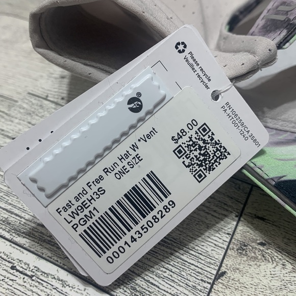 NWT Lululemon Fast and Free Running Hat *Vent Paint Glide Multi - Picture 4 of 5